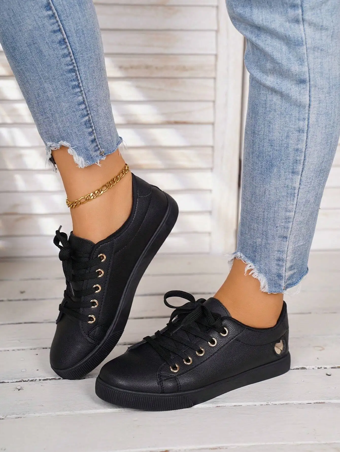 Plus Size Round Toe Lace Up Low Top Shoes Gold Heart Decor Black Casual Comfort Footwear Fall Winter Ladies
Plus Size Round Toe Lace Up Low Top Shoes Gold Heart Decor Black Casual Comfort Footwear Fall Winter Ladies