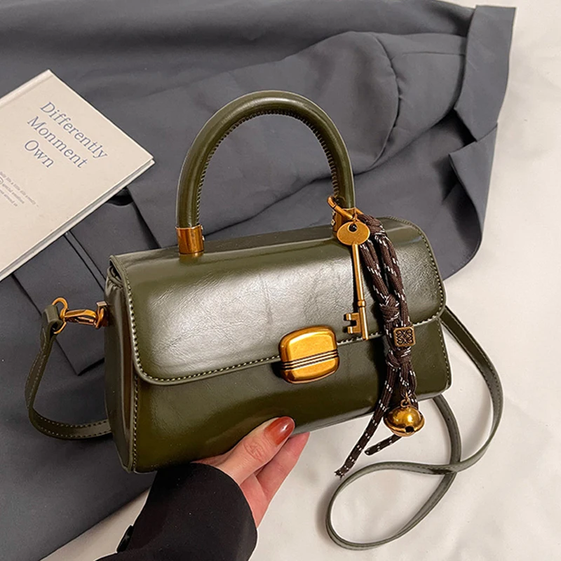 Korean Retro Women's Shoulder Bag New Autumn Winter Versatile Red Crossbody Bags Fashion Small Square Handbags with Pendant
Korean Retro Women's Shoulder Bag New Autumn Winter Versatile Red Crossbody Bags Fashion Small Square Handbags with Pendant
