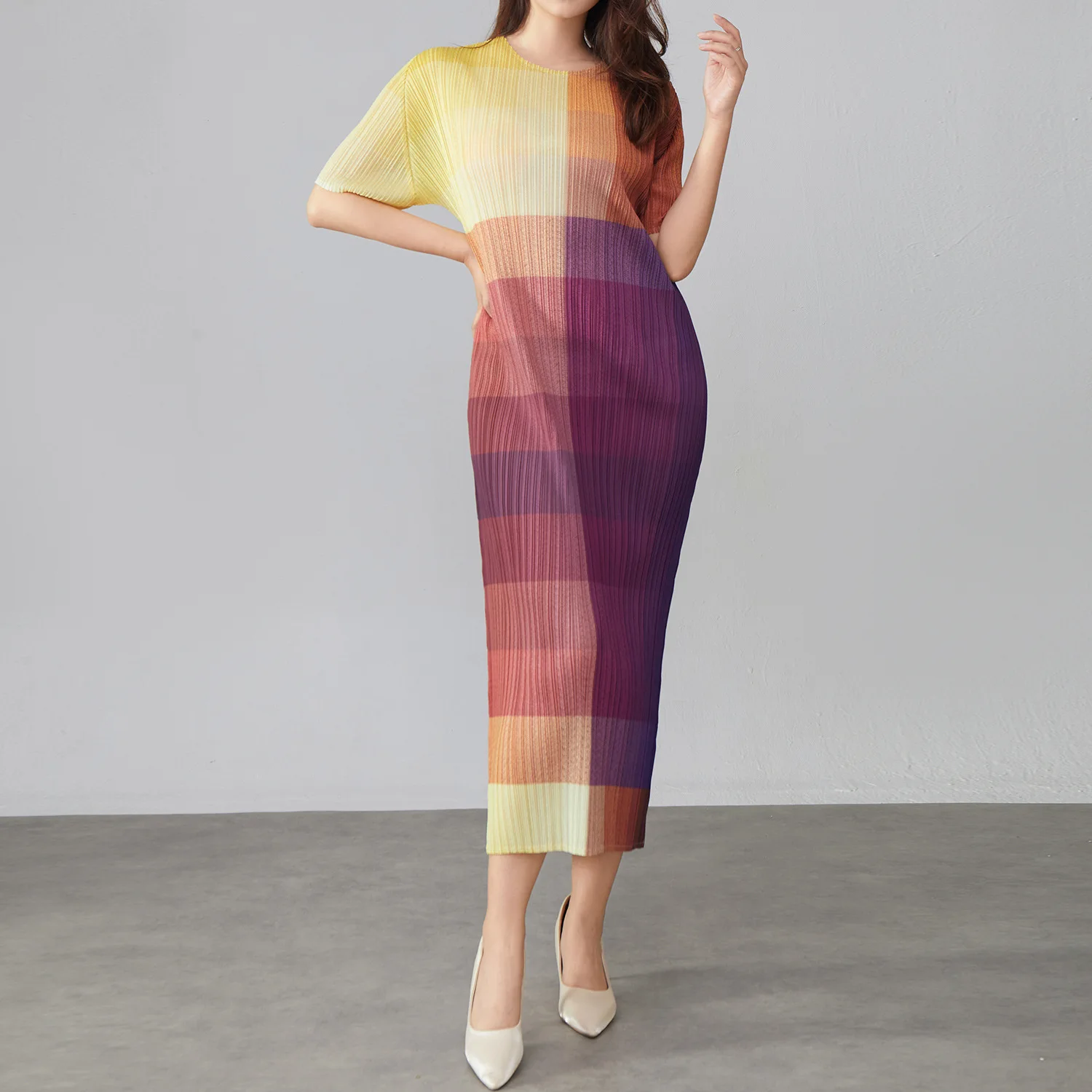 Miyake плиссированное цветное длинное платье, весна-лето 2024, новые плиссированные модные элегантные платья с короткими рукавами и круглым вырезом
Miyake плиссированное цветное длинное платье, весна-лето 2024, новые плиссированные модные элегантные платья с короткими рукавами и круглым вырезом