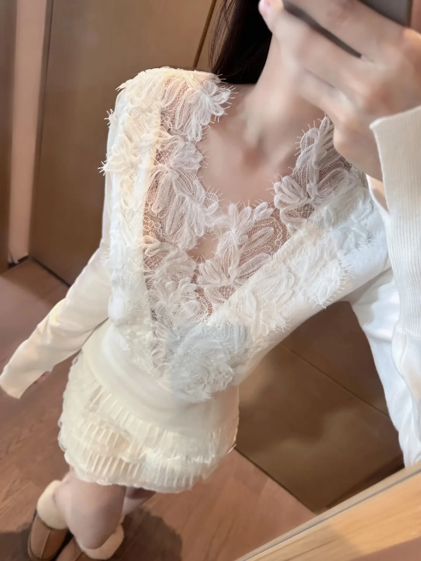 Женская трикотажная базовая кофта Pure Desire с V-образным вырезом и белыми кружевными вставками, весенняя, красивая, для ношения под одеждой, утягивающий топ
Женская трикотажная базовая кофта Pure Desire с V-образным вырезом и белыми кружевными вставками, весенняя, красивая, для ношения под одеждой, утягивающий топ