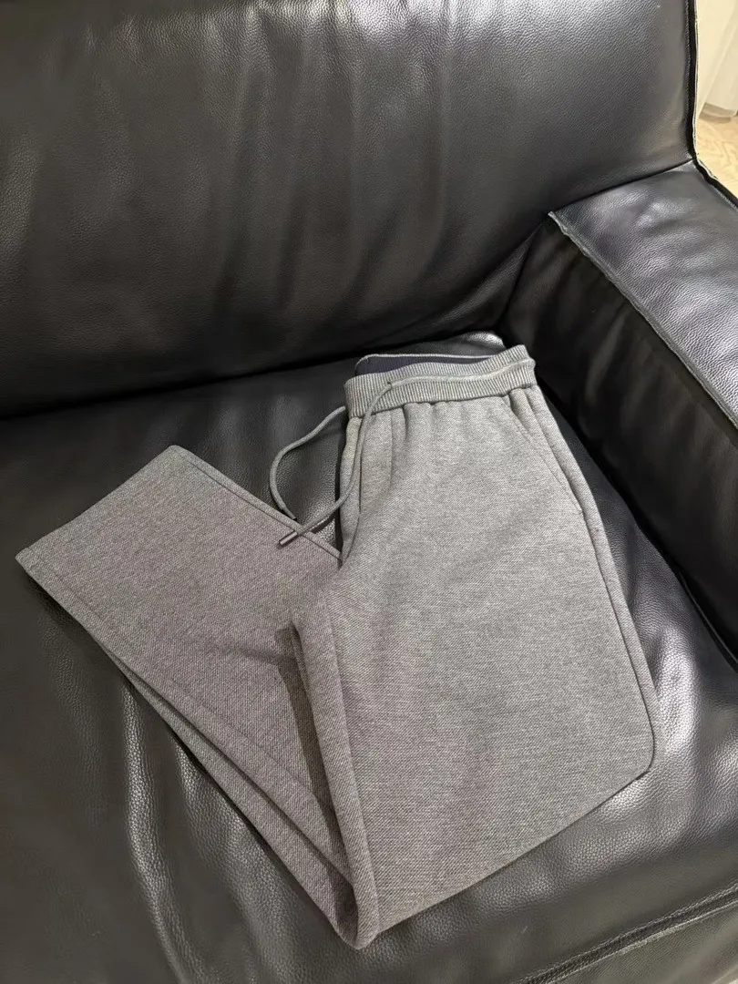 ey Wide Leg Straight Cut Sports Casual Pants Men Loose Luxury Long Sweatpants Autumn Winter High End Sensation Knitted Elas...
ey Wide Leg Straight Cut Sports Casual Pants Men Loose Luxury Long Sweatpants Autumn Winter High End Sensation Knitted Elas...