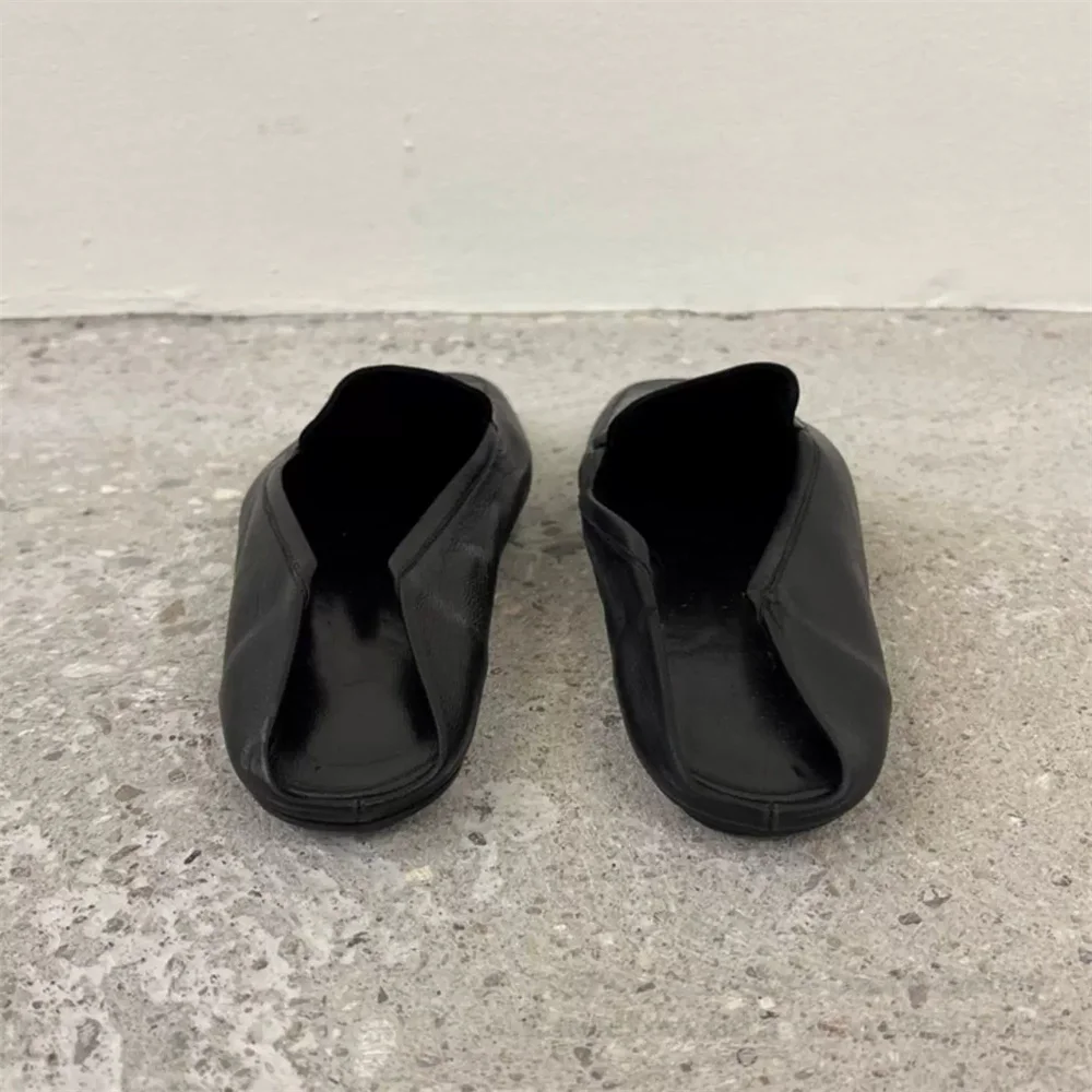 Black Soft Leather Loafers for Men One Step On Grandma Shoes Flat and Comfortable Toe Cap Slippers Solid Color Casual Mules
Black Soft Leather Loafers for Men One Step On Grandma Shoes Flat and Comfortable Toe Cap Slippers Solid Color Casual Mules