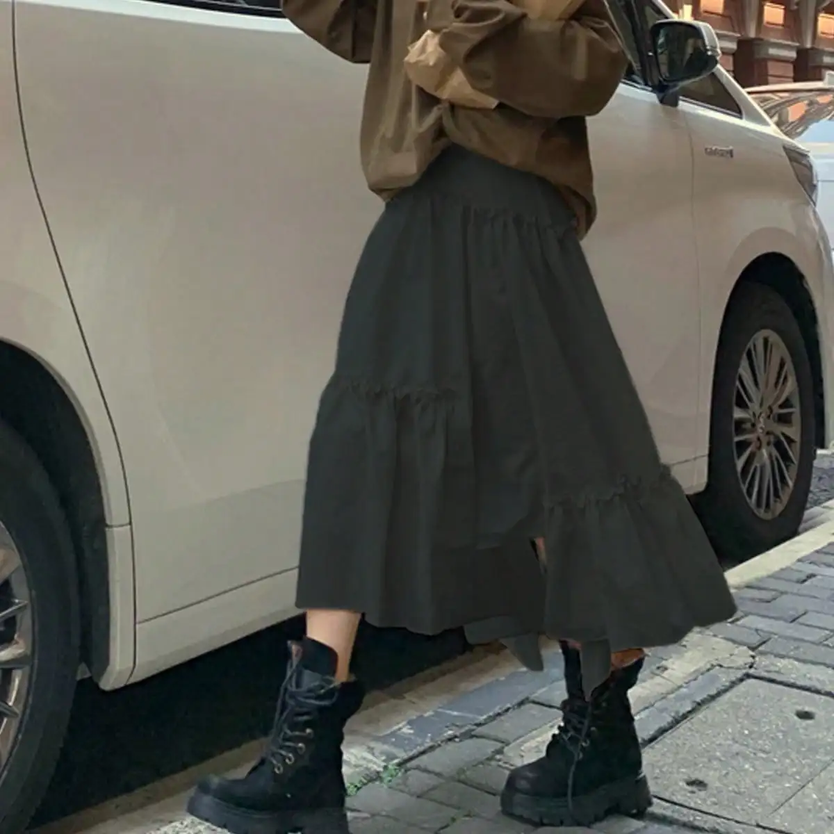 Korean Chic Summer Niche Design Asymmetrical Fungus Cake Skirt Chic Unique Mid-Length Skirt for Women
Korean Chic Summer Niche Design Asymmetrical Fungus Cake Skirt Chic Unique Mid-Length Skirt for Women