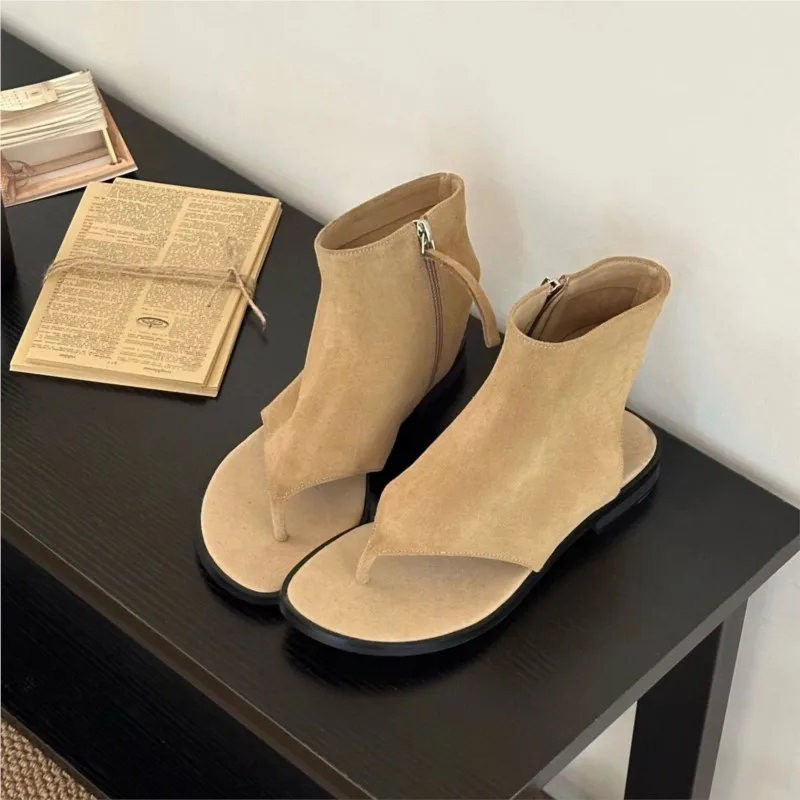 2024 summer new Korean version of leather short tube flat flip-flops women wear sandals and boots
2024 summer new Korean version of leather short tube flat flip-flops women wear sandals and boots