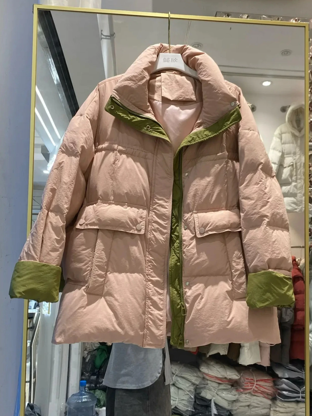 Winter European Women's Down Jacket Loose Commuter Splicing Windproof Stand Up Collar Duck Down Jacket
Winter European Women's Down Jacket Loose Commuter Splicing Windproof Stand Up Collar Duck Down Jacket