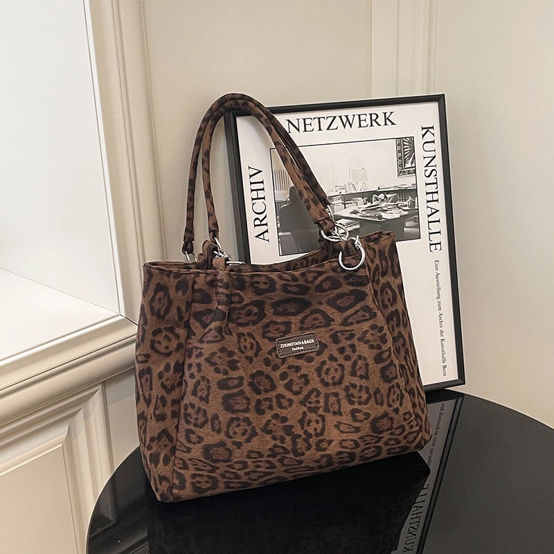 Casual Fashion Leopard Print Large Capacity Shoulder Bags Personality Classic Retro Super Cool Tote Bags for Women 2025 New
Casual Fashion Leopard Print Large Capacity Shoulder Bags Personality Classic Retro Super Cool Tote Bags for Women 2025 New