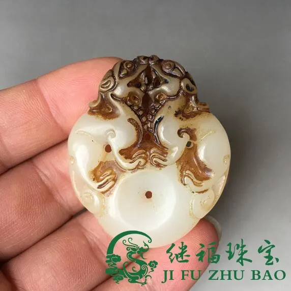 Collection of antique white old pieces, stone double Pixiu safety buckle pendant, all the best pendant 
Collection of antique white old pieces, stone double Pixiu safety buckle pendant, all the best pendant