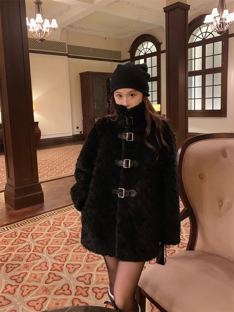Sweet Hot Girl Stand Collar Belt Buckle Warm Coat Women's Autumn and Winter Lamb Wool Double-sided Coat Fashion Female Clothes
Sweet Hot Girl Stand Collar Belt Buckle Warm Coat Women's Autumn and Winter Lamb Wool Double-sided Coat Fashion Female Clothes