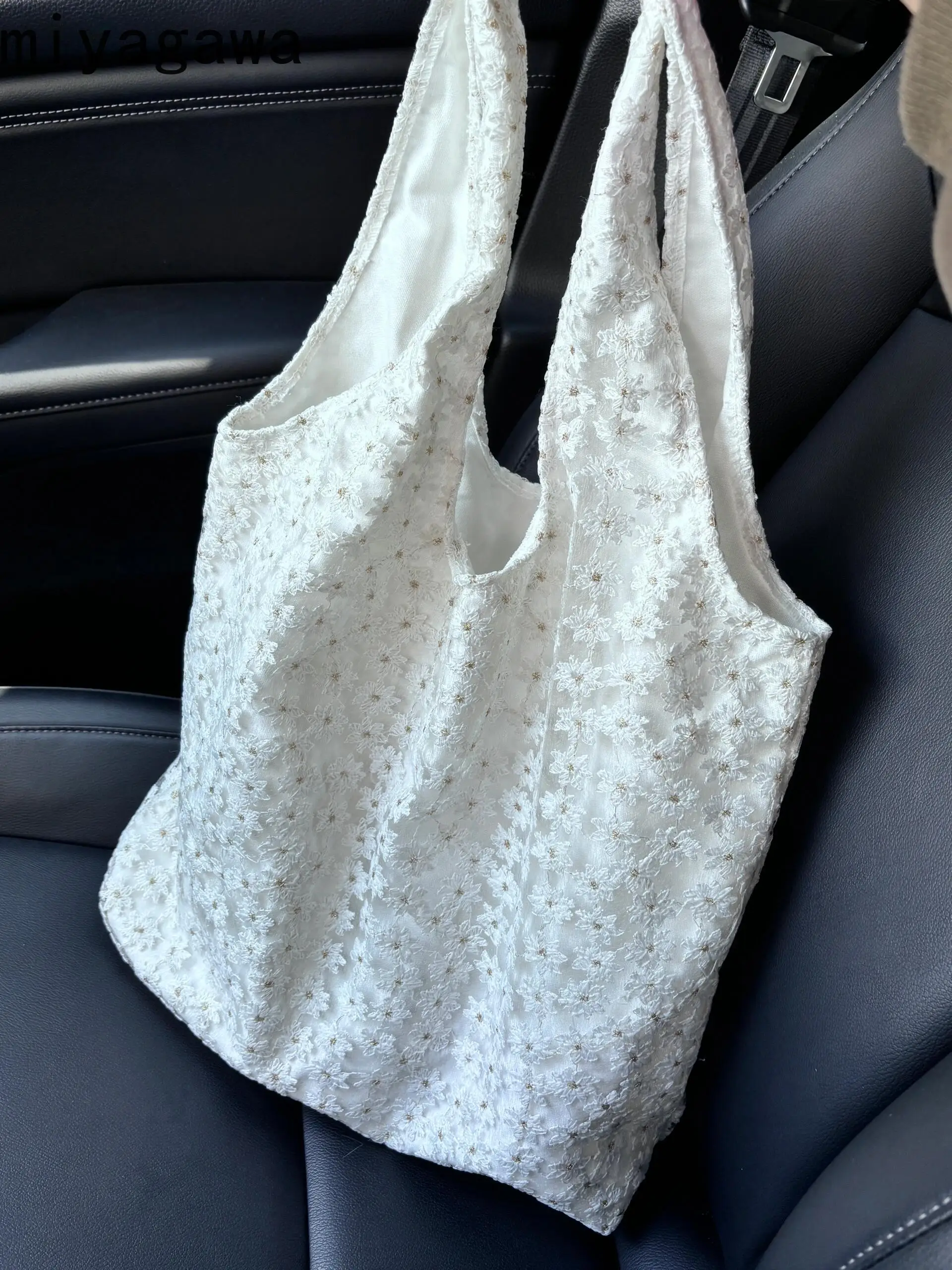 Miyagawa Japanese Korean Mesh Flower Shoulder Bag 2024 New Large Capacity Underarm Tote Bag Girl Bags Student Canvas Handbag
Miyagawa Japanese Korean Mesh Flower Shoulder Bag 2024 New Large Capacity Underarm Tote Bag Girl Bags Student Canvas Handbag