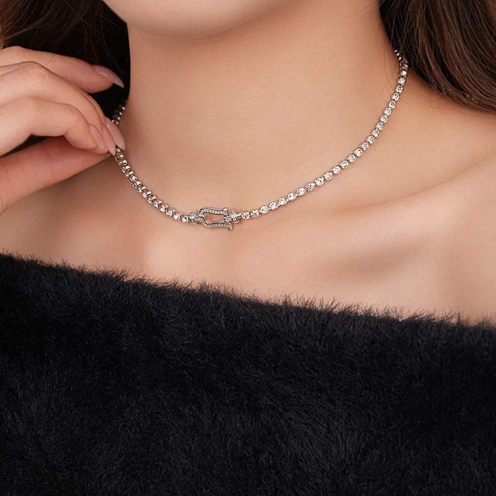 2025 light luxury simple horseshoe buckle irregular necklace, small public sense of design clavicle chain trend advanced sense
2025 light luxury simple horseshoe buckle irregular necklace, small public sense of design clavicle chain trend advanced sense