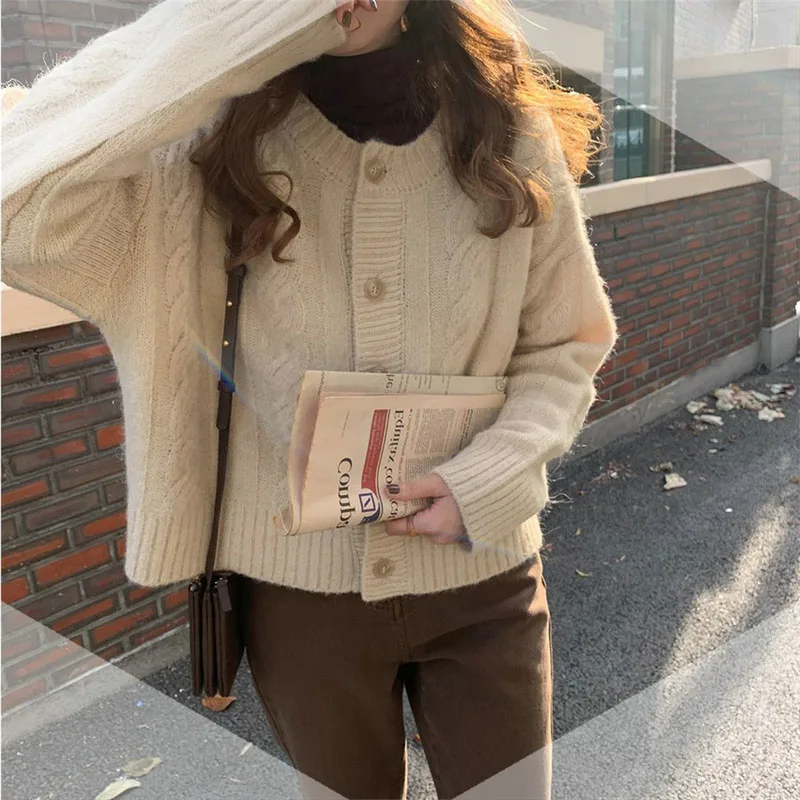 Vintage Korean Simple Cardigan Women Lazy Wind Oversize Long Sleeve Casual Knitted Coats Autumn Retro O Neck Single Breasted Top
Vintage Korean Simple Cardigan Women Lazy Wind Oversize Long Sleeve Casual Knitted Coats Autumn Retro O Neck Single Breasted Top