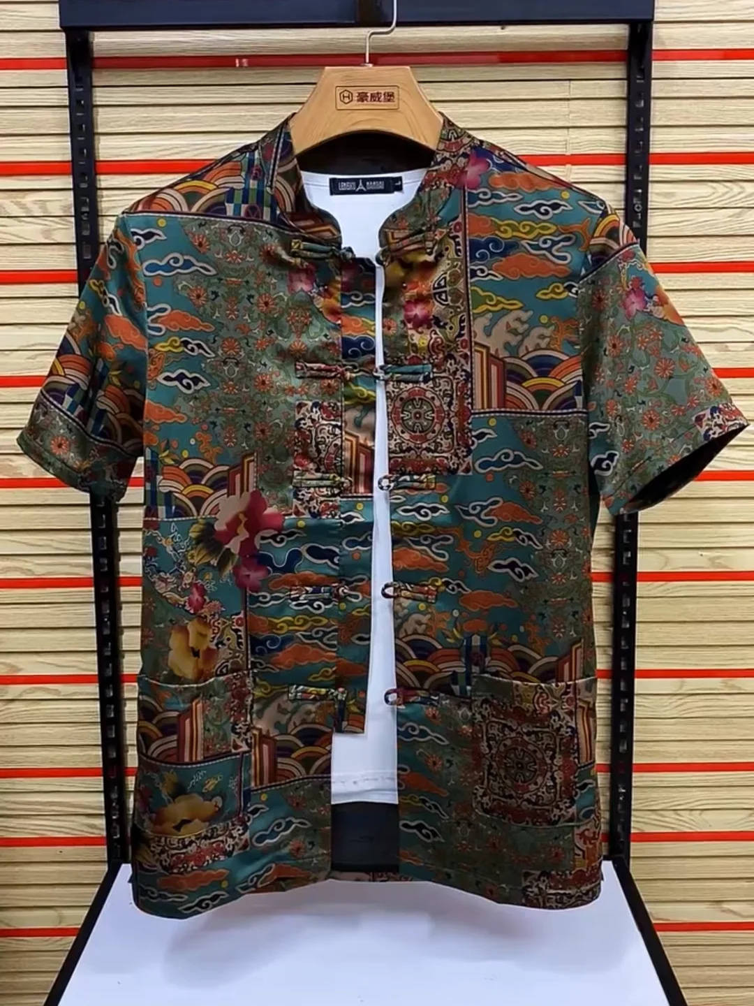 Высококачественный мужской костюм Тан с коротким рукавом, летний, новый, модный, универсальный, повседневный, стильный, деловой, с элегантным дизайном на пуговицах
Высококачественный мужской костюм Тан с коротким рукавом, летний, новый, модный, универсальный, повседневный, стильный, деловой, с элегантным дизайном на пуговицах