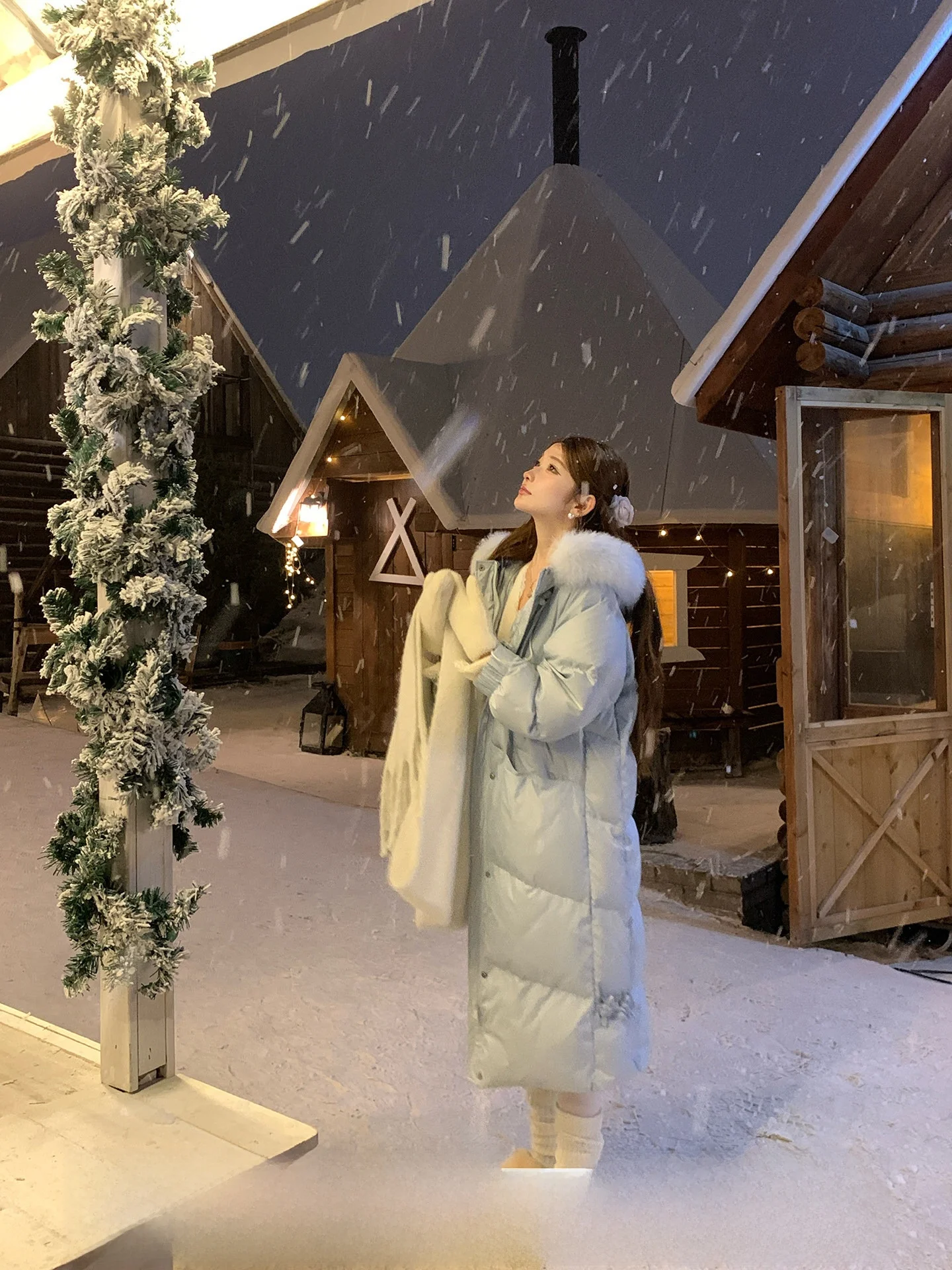 Новая женская удлиненная зимняя куртка-пуховик NMIOK 90 из белого пуха с меховой отделкой, синяя
Новая женская удлиненная зимняя куртка-пуховик NMIOK 90 из белого пуха с меховой отделкой, синяя