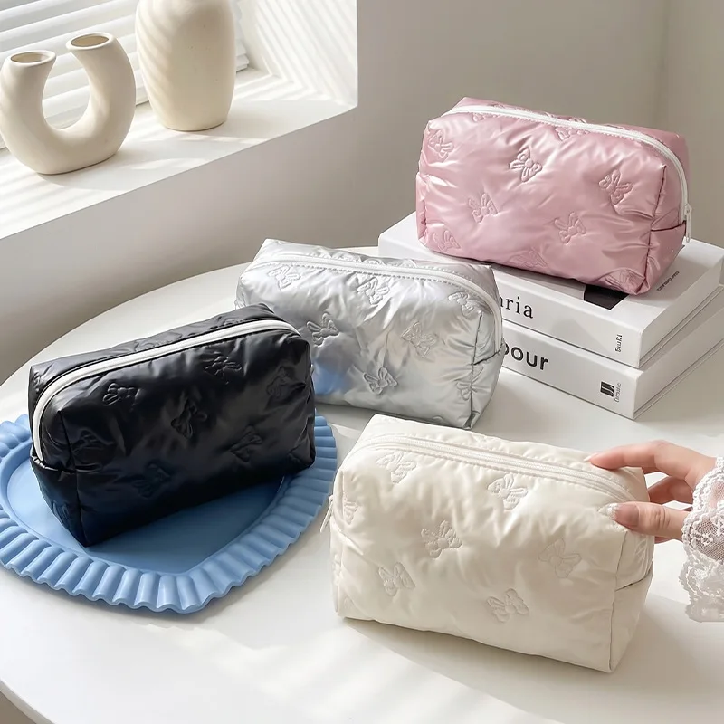 Korean super fairy glossy bow cosmetic large capacity portable travel toilet storage pencil bag
Korean super fairy glossy bow cosmetic large capacity portable travel toilet storage pencil bag