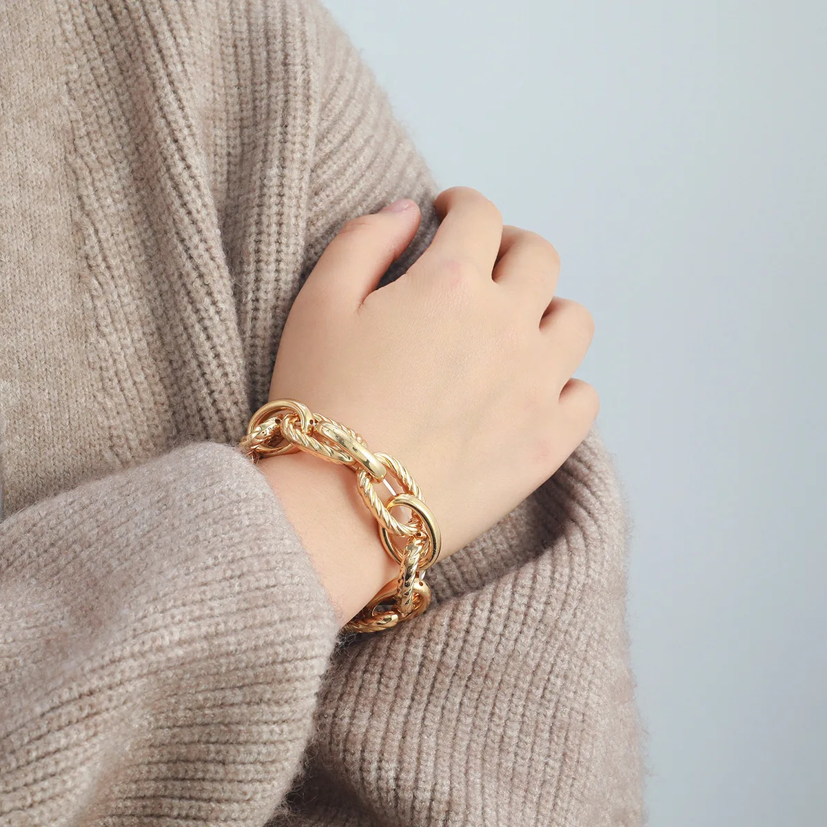 High-end Versatile Elastic Zinc Alloy Gold Silver Chain Bracelet Features European American Design Fashionable Trendy Accessory
High-end Versatile Elastic Zinc Alloy Gold Silver Chain Bracelet Features European American Design Fashionable Trendy Accessory