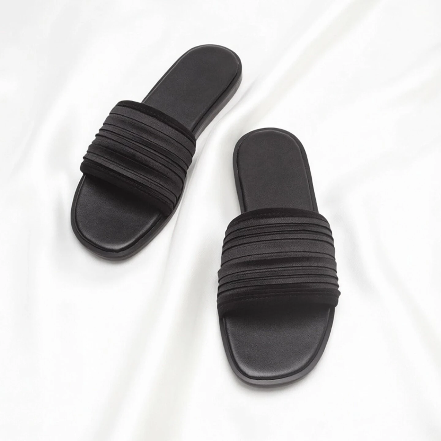 Brand Slippers Women Summer Low Heel Pleated Surface Beach Sandal Open Toed Flat Bottom Slippers Flats Ladies Shoes
Brand Slippers Women Summer Low Heel Pleated Surface Beach Sandal Open Toed Flat Bottom Slippers Flats Ladies Shoes