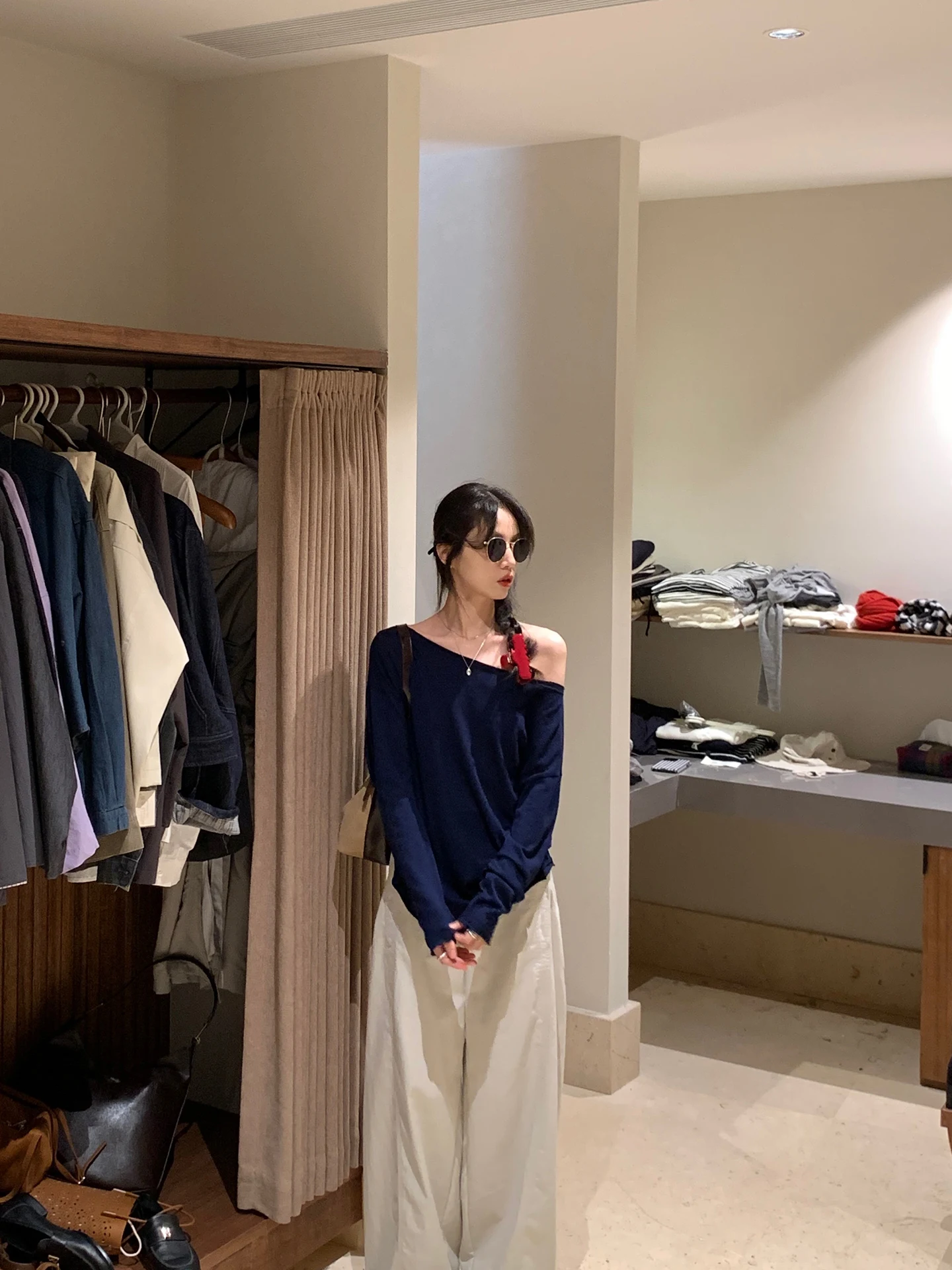 Корейская футболка BRIVIN с длинным рукавом и свободным кроем плеч в синем цвете для женщин, осенний модный повседневный топ
Корейская футболка BRIVIN с длинным рукавом и свободным кроем плеч в синем цвете для женщин, осенний модный повседневный топ