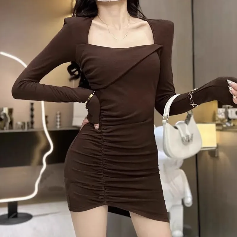 Autumn and winter new square neck long sleeved spicy girl slim fit, slimming and sexy pleated bottom dress with hip coverage
Autumn and winter new square neck long sleeved spicy girl slim fit, slimming and sexy pleated bottom dress with hip coverage