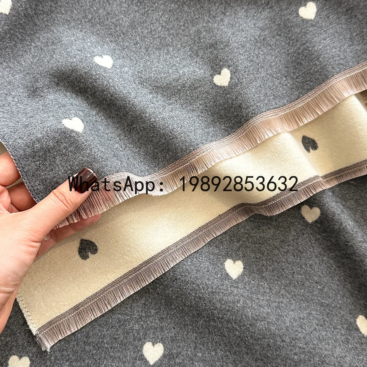 heart-shaped texture color matching fashionable double-sided women's imitation cashmere thermal scarf
heart-shaped texture color matching fashionable double-sided women's imitation cashmere thermal scarf