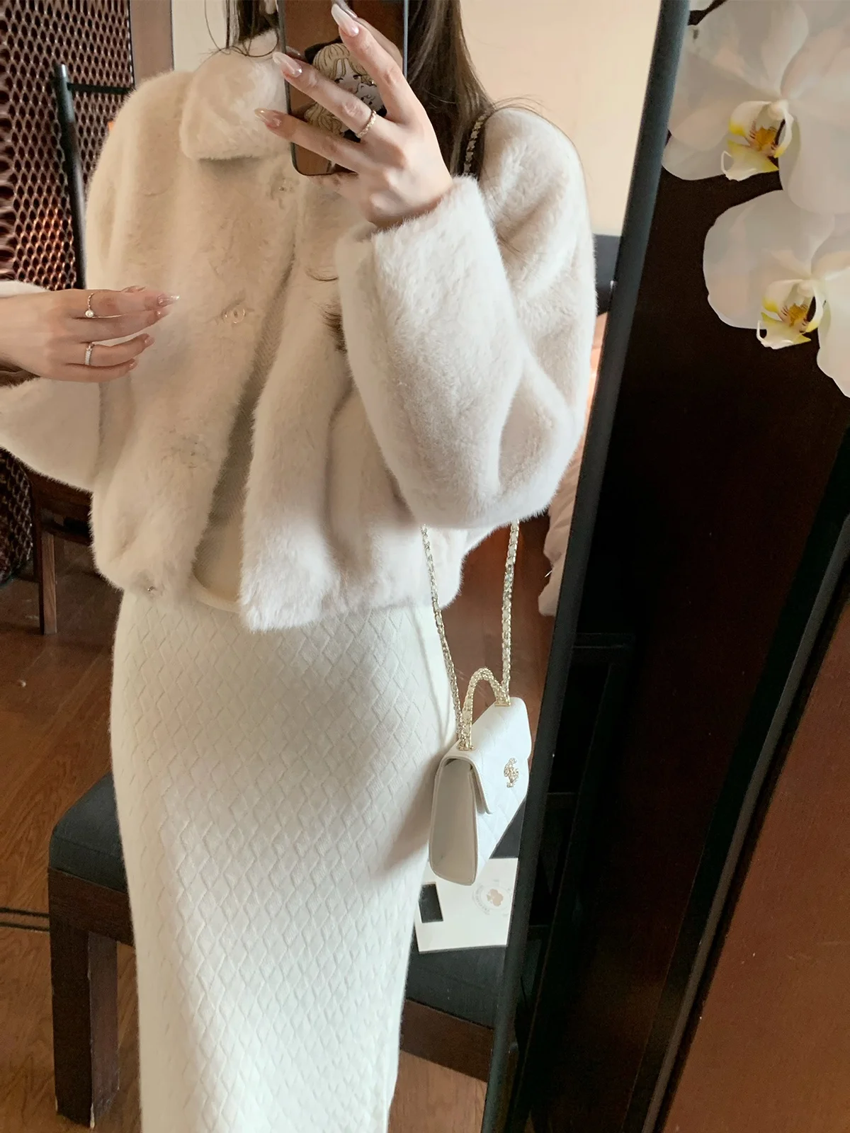 DAJOS Snow Fog Mousse Fluffy Adorable Warm Collar Short Jacket Cute Sle Thiened Polyester Fiber Women's Outerwear Coat
DAJOS Snow Fog Mousse Fluffy Adorable Warm Collar Short Jacket Cute Sle Thiened Polyester Fiber Women's Outerwear Coat