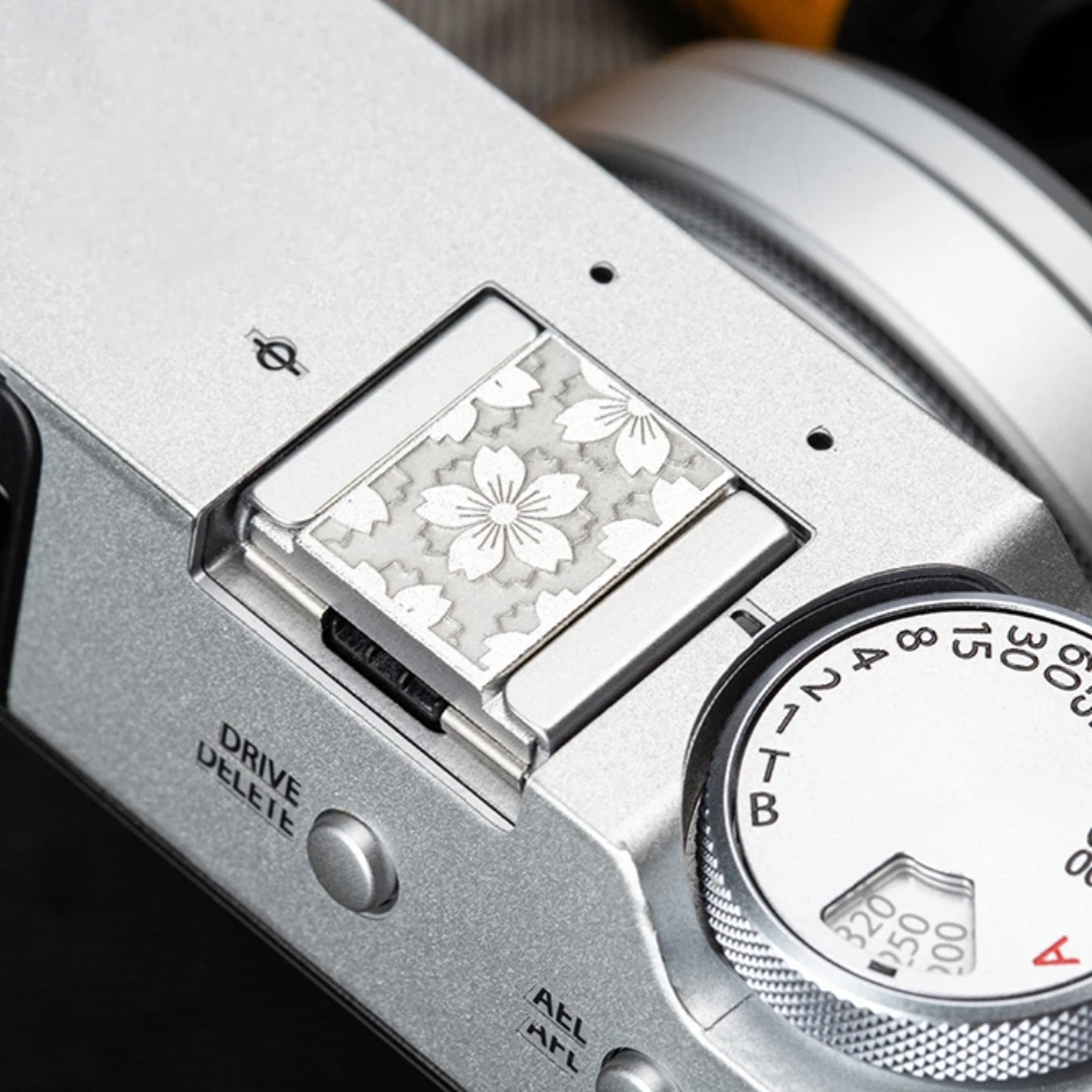 Sakura Camera Metal Hot Shoe Cover Protective Cap For Sony A7M4 A7C2 Nikon Z52 Canon Fujifilm X100V X100VI XT30 Leice Lumix M10
Sakura Camera Metal Hot Shoe Cover Protective Cap For Sony A7M4 A7C2 Nikon Z52 Canon Fujifilm X100V X100VI XT30 Leice Lumix M10