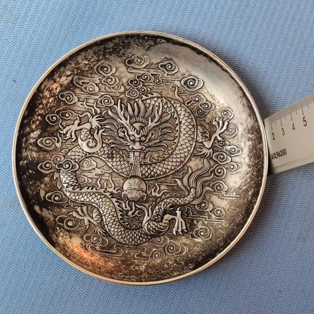 Antique collection plate ornament Kangxi year-old antique double dragon play beads, dragon plate white copper silver-plated
Antique collection plate ornament Kangxi year-old antique double dragon play beads, dragon plate white copper silver-plated
