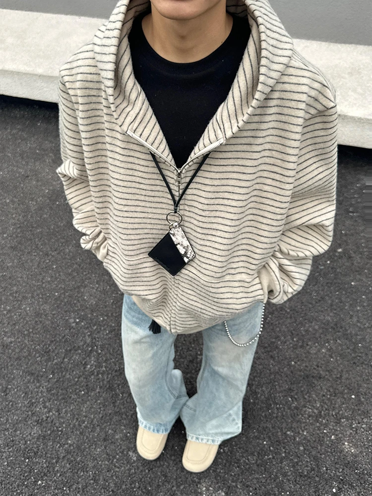 Мужской кардиган-свитшот с капюшоном в полоску цвета хаки, свободного кроя, для ранней осени, в американском ретро-стиле, для пар
Мужской кардиган-свитшот с капюшоном в полоску цвета хаки, свободного кроя, для ранней осени, в американском ретро-стиле, для пар