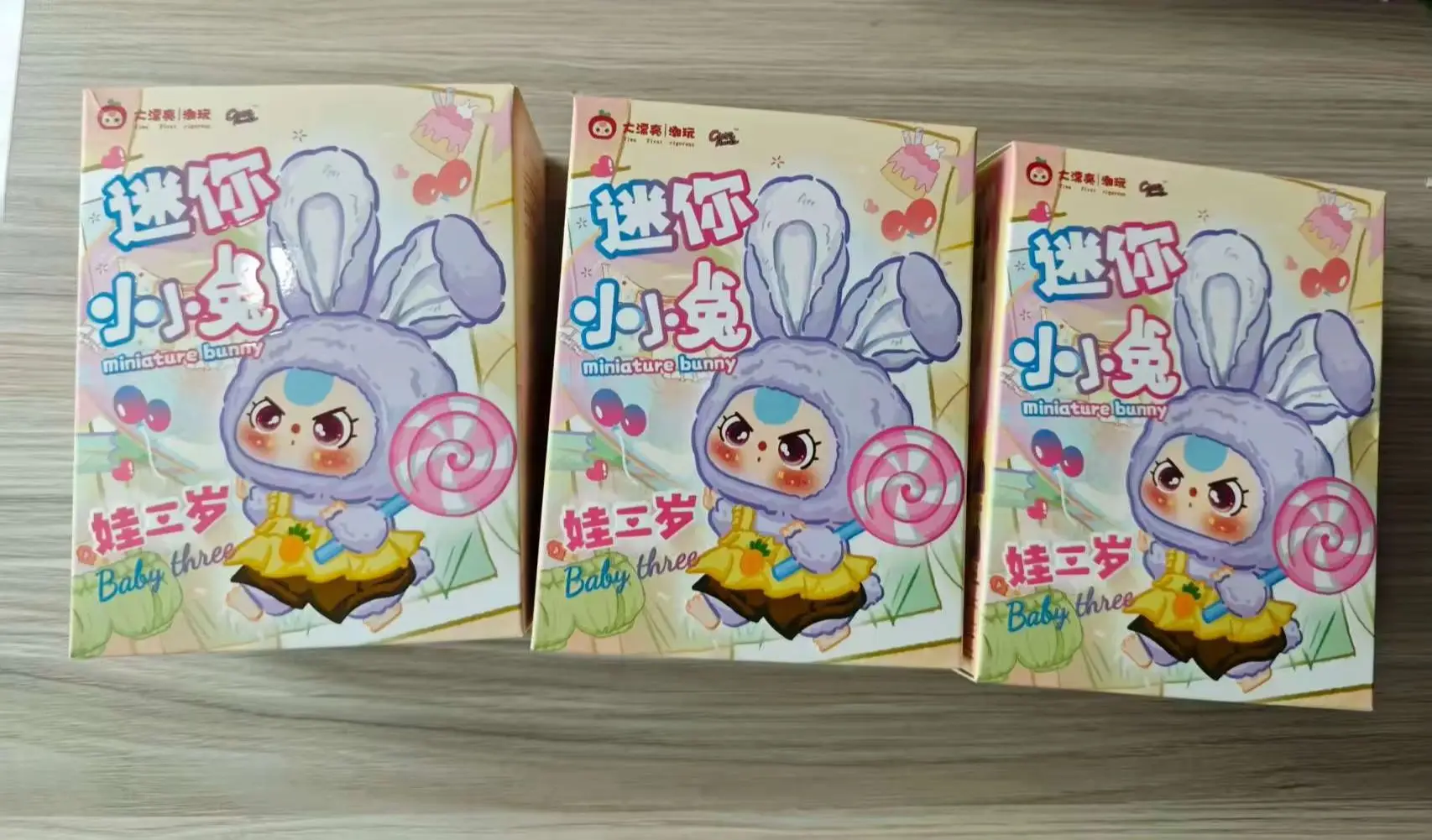 Новая детская три мини-кроличьи волосы, бархатная слепая коробка, модная игровая кукла, скользкая кукла, сумка, подвеска, экшн-фигурка, кукла, подарок на день рождения
Новая детская три мини-кроличьи волосы, бархатная слепая коробка, модная игровая кукла, скользкая кукла, сумка, подвеска, экшн-фигурка, кукла, подарок на день рождения