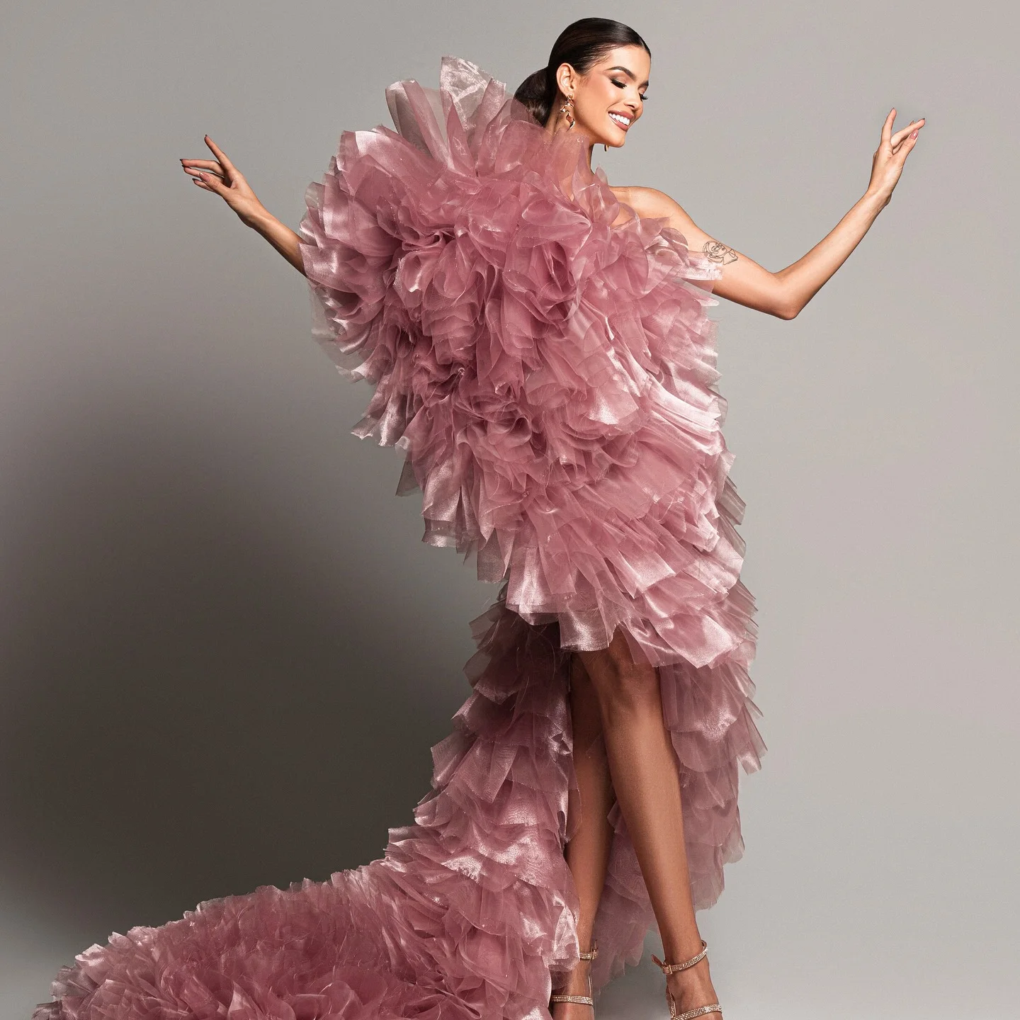 Beautiful Dusty Pink Organza Asymmetrical Women Dresses One Shoulder Layered Long Robe Matrnity Dress To Photoshoots
Beautiful Dusty Pink Organza Asymmetrical Women Dresses One Shoulder Layered Long Robe Matrnity Dress To Photoshoots
