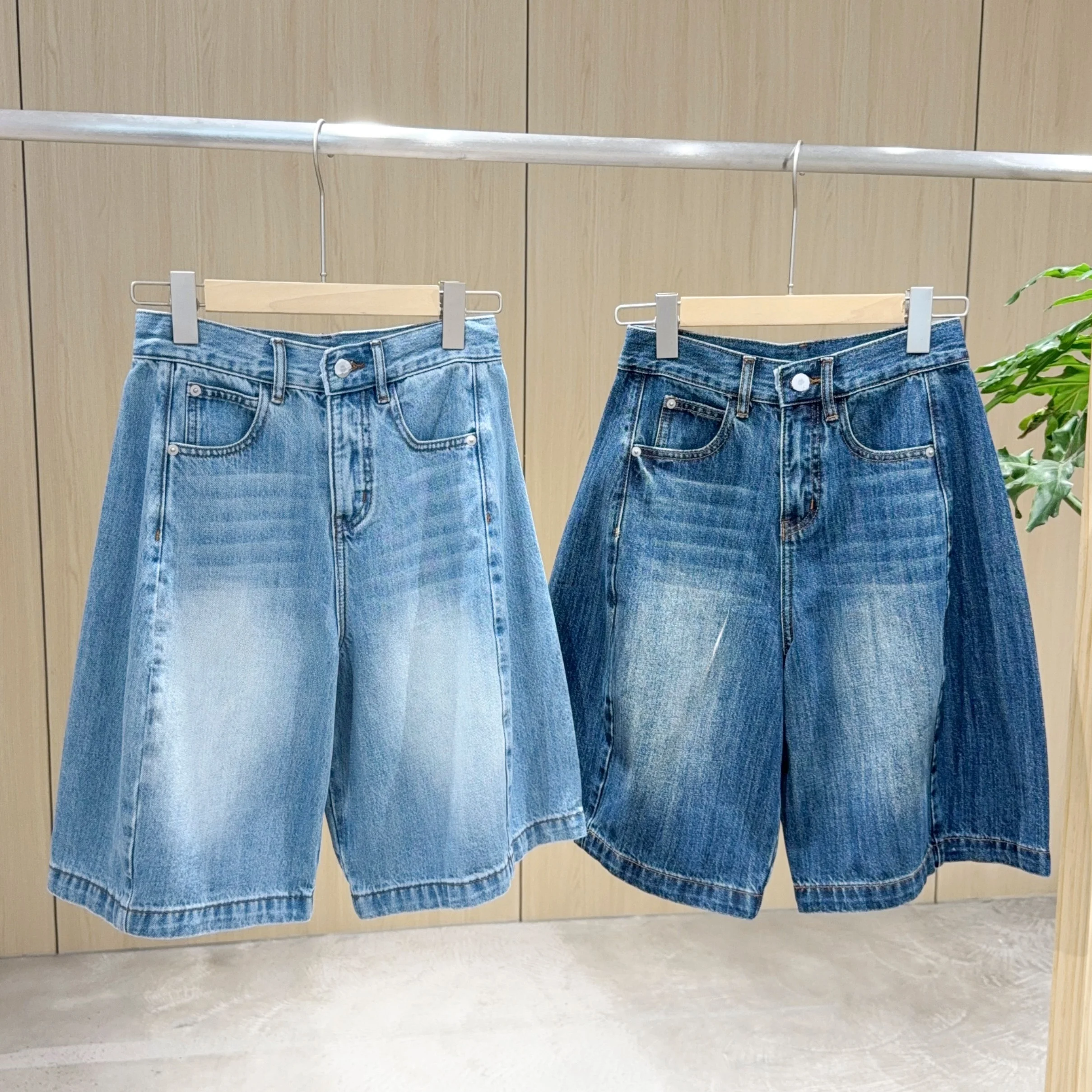 Mimifafa Select Cotton Recycled Fiber 26 New 3D Tailoring Wide Leg Five-Point Shorts Loose Fit Versatile Natural Waist Button...
Mimifafa Select Cotton Recycled Fiber 26 New 3D Tailoring Wide Leg Five-Point Shorts Loose Fit Versatile Natural Waist Button...