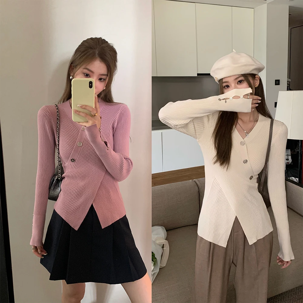PiJiUu 88 Initial Autumn New Arrival Knitted Sweater with Slit Design Korean Sle Commute Pure Color V-ne Button Long Sve
PiJiUu 88 Initial Autumn New Arrival Knitted Sweater with Slit Design Korean Sle Commute Pure Color V-ne Button Long Sve