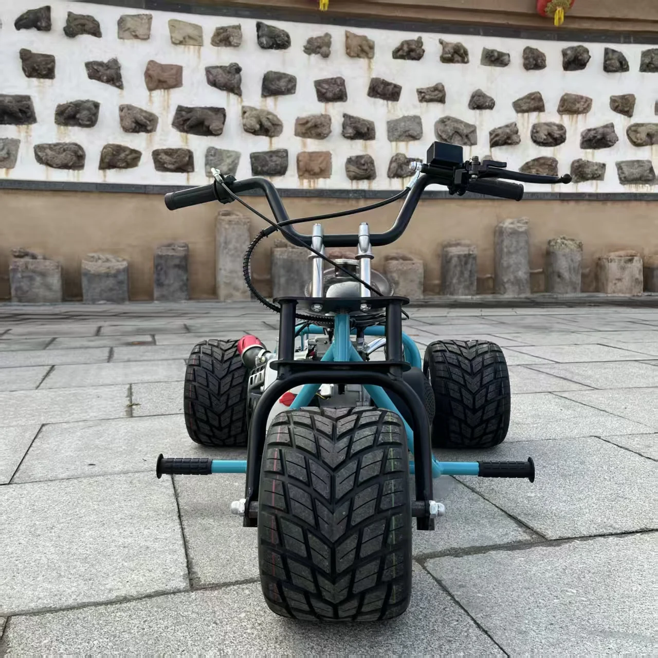 Light Blue 212cc 8.5HP 4-stroke Three-Wheel Go-Kart 5-inch Polished Aluminum Wheels For Adult Outdoor Off-Road Drifting Go-Kart
Light Blue 212cc 8.5HP 4-stroke Three-Wheel Go-Kart 5-inch Polished Aluminum Wheels For Adult Outdoor Off-Road Drifting Go-Kart