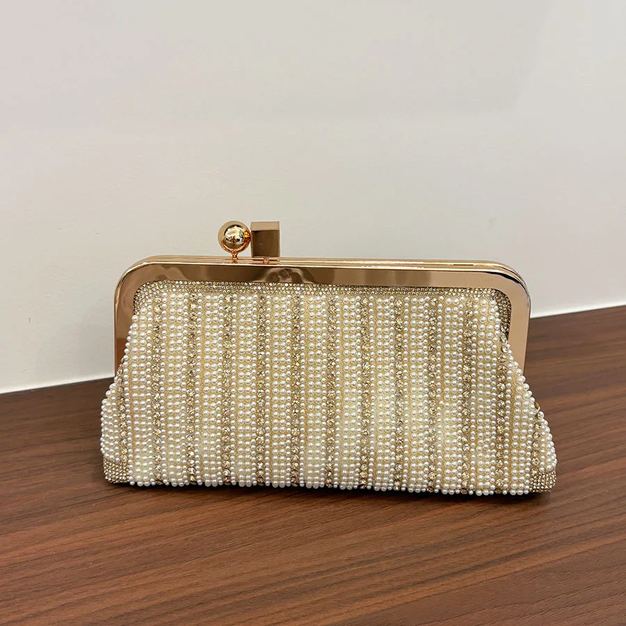 French full diamond pearl dinner clutch bag exquisite lock design gentle and extravagant light luxury cheongsam bag
French full diamond pearl dinner clutch bag exquisite lock design gentle and extravagant light luxury cheongsam bag