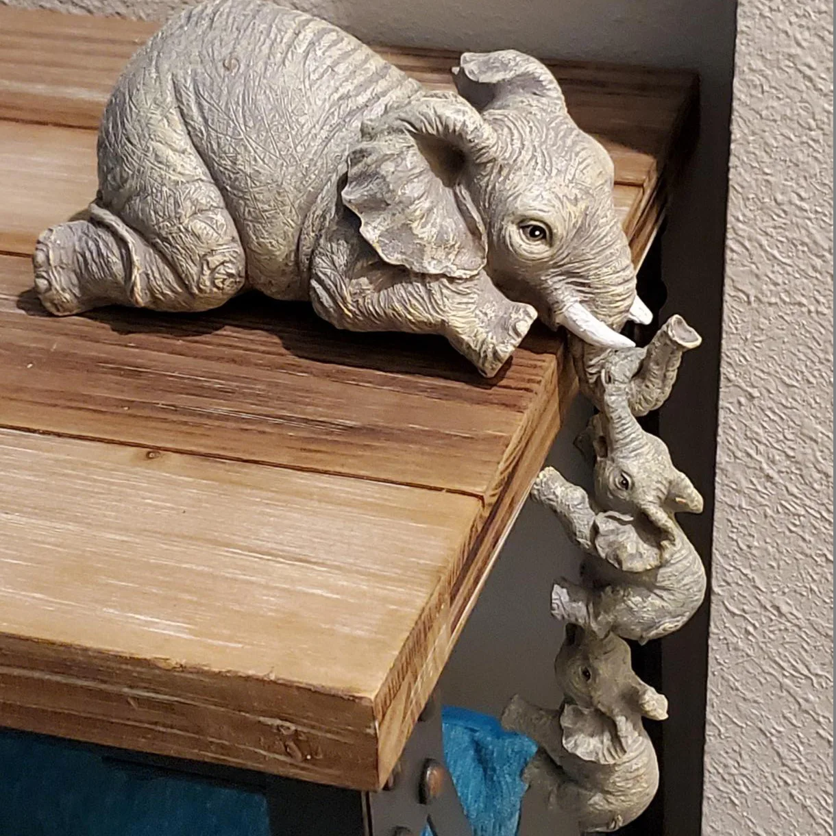 Cute Elephant Figurines Elephant Hanging Little Elephant Resin Crafts Home Ornament Three-piece Set
Cute Elephant Figurines Elephant Hanging Little Elephant Resin Crafts Home Ornament Three-piece Set
