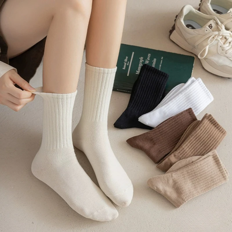 6 pairs of women's mid tube spring autumn cotton socks boneless socks black white simple comfortable casual long socks
6 pairs of women's mid tube spring autumn cotton socks boneless socks black white simple comfortable casual long socks