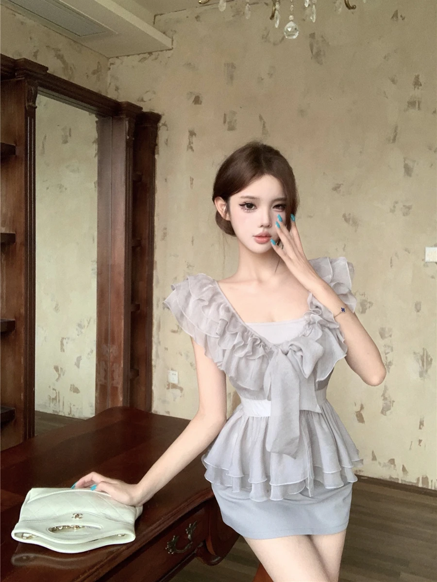Gray V-Neck Ruffle Shirt And Halter Neck Skirt Women's Summer Fashion Set High Waist Bodycon Half-length Skirt Three-pie...
Gray V-Neck Ruffle Shirt And Halter Neck Skirt Women's Summer Fashion Set High Waist Bodycon Half-length Skirt Three-pie...