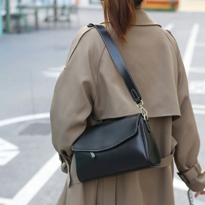 Top-Grain Leather Women's Bag - Genuine Leather Shoulder & Crossbody Purse, Practical Saddle Bag for Daily Wear and Commuting
Top-Grain Leather Women's Bag - Genuine Leather Shoulder & Crossbody Purse, Practical Saddle Bag for Daily Wear and Commuting