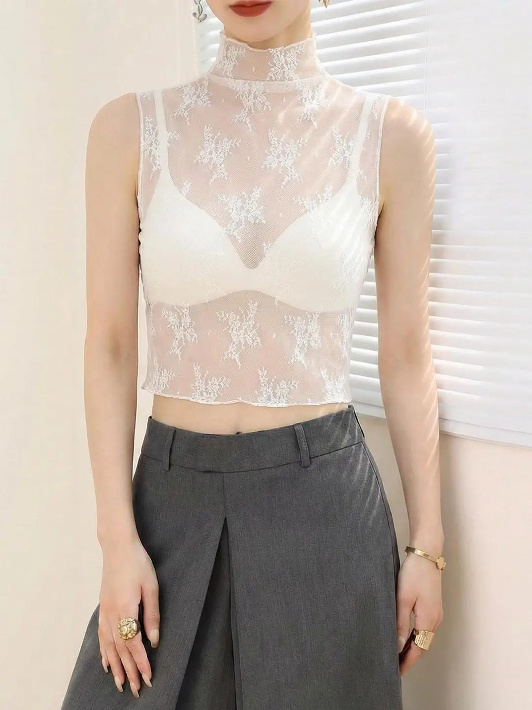Lace Crop Top Women's Slim Fit High Collar Mesh Inner Wear Short Base Shirt Thin White Transparent Luxury Feel Fashionable
Lace Crop Top Women's Slim Fit High Collar Mesh Inner Wear Short Base Shirt Thin White Transparent Luxury Feel Fashionable