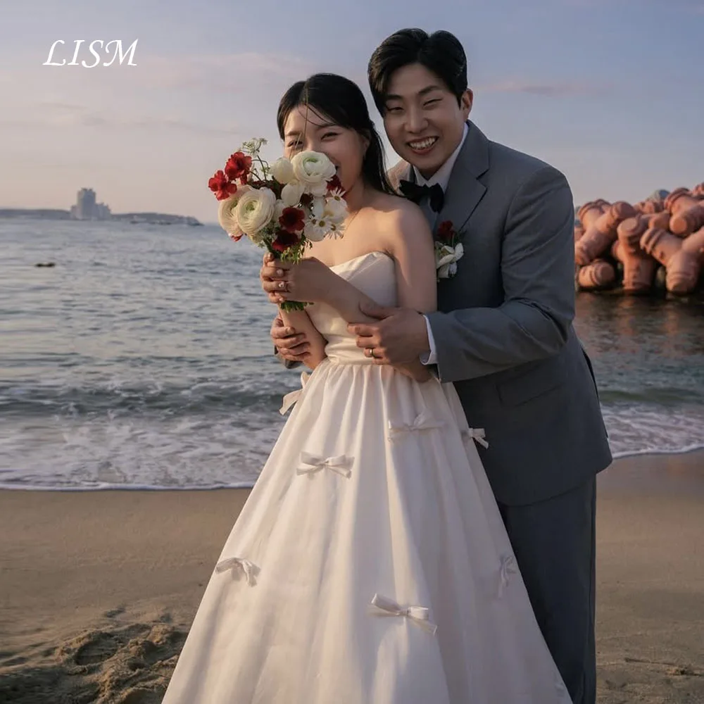 LISM Strapless A-Line Korea Wedding Dresses Bow Customized Silk Satin Long Elegant Bridal Gowns 결혼식 드레 Photo Shoot Marriage
LISM Strapless A-Line Korea Wedding Dresses Bow Customized Silk Satin Long Elegant Bridal Gowns 결혼식 드레 Photo Shoot Marriage