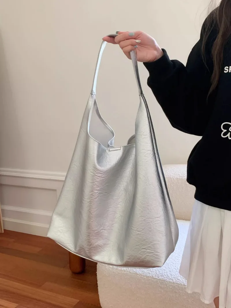 Xiuya Elegant Tote Bag for Women Solid Color Silver Fashion Large Capacity Shoulder Bag Casual Niche Designer Female New Handbag
Xiuya Elegant Tote Bag for Women Solid Color Silver Fashion Large Capacity Shoulder Bag Casual Niche Designer Female New Handbag