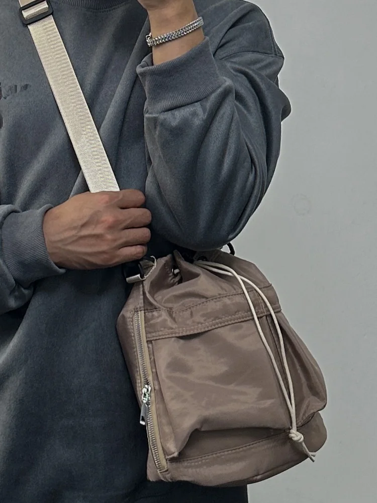 Faionable Nylon Buet Bag Dstring Handbag Single oulder Casual Crossbody Bag for Daily Use Korean Sle Soft Bag 
Faionable Nylon Buet Bag Dstring Handbag Single oulder Casual Crossbody Bag for Daily Use Korean Sle Soft Bag