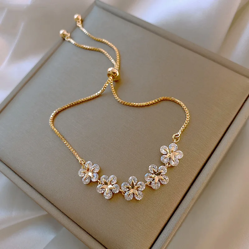 Exquisite Rhinestone Bracelet Ladies Fashion Stars Flower Charm Wristlet Bracelets Gold Color Adjustable Bangle Wedding Jewelry
Exquisite Rhinestone Bracelet Ladies Fashion Stars Flower Charm Wristlet Bracelets Gold Color Adjustable Bangle Wedding Jewelry