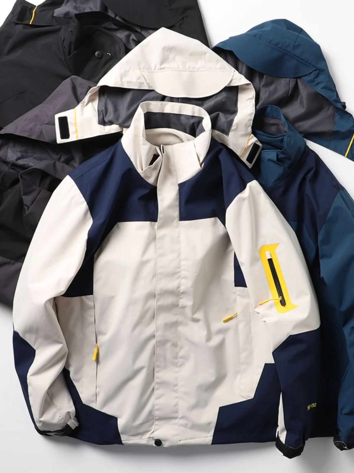 Стильный мужской комплект-тройка Nordic Outdoor: водонепроницаемая и ветрозащитная куртка, хлопковый повседневный плащ, модный двухслойный комплект
Стильный мужской комплект-тройка Nordic Outdoor: водонепроницаемая и ветрозащитная куртка, хлопковый повседневный плащ, модный двухслойный комплект