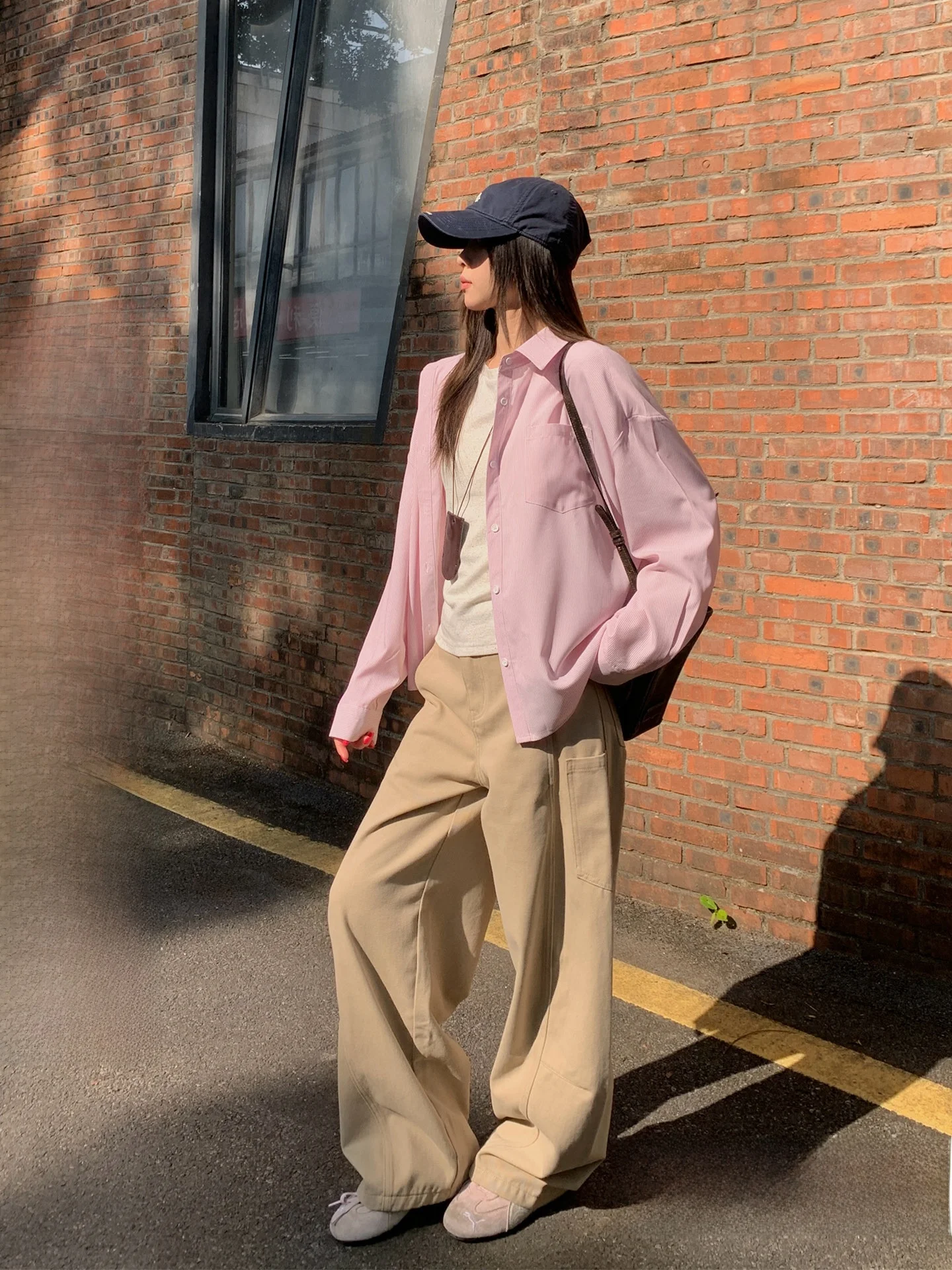 Женские брюки-палаццо цвета хаки, прямые, широкие, свободные, стройнящие, длинные, с множеством карманов, повседневные, рабочие, весенняя новинка
Женские брюки-палаццо цвета хаки, прямые, широкие, свободные, стройнящие, длинные, с множеством карманов, повседневные, рабочие, весенняя новинка