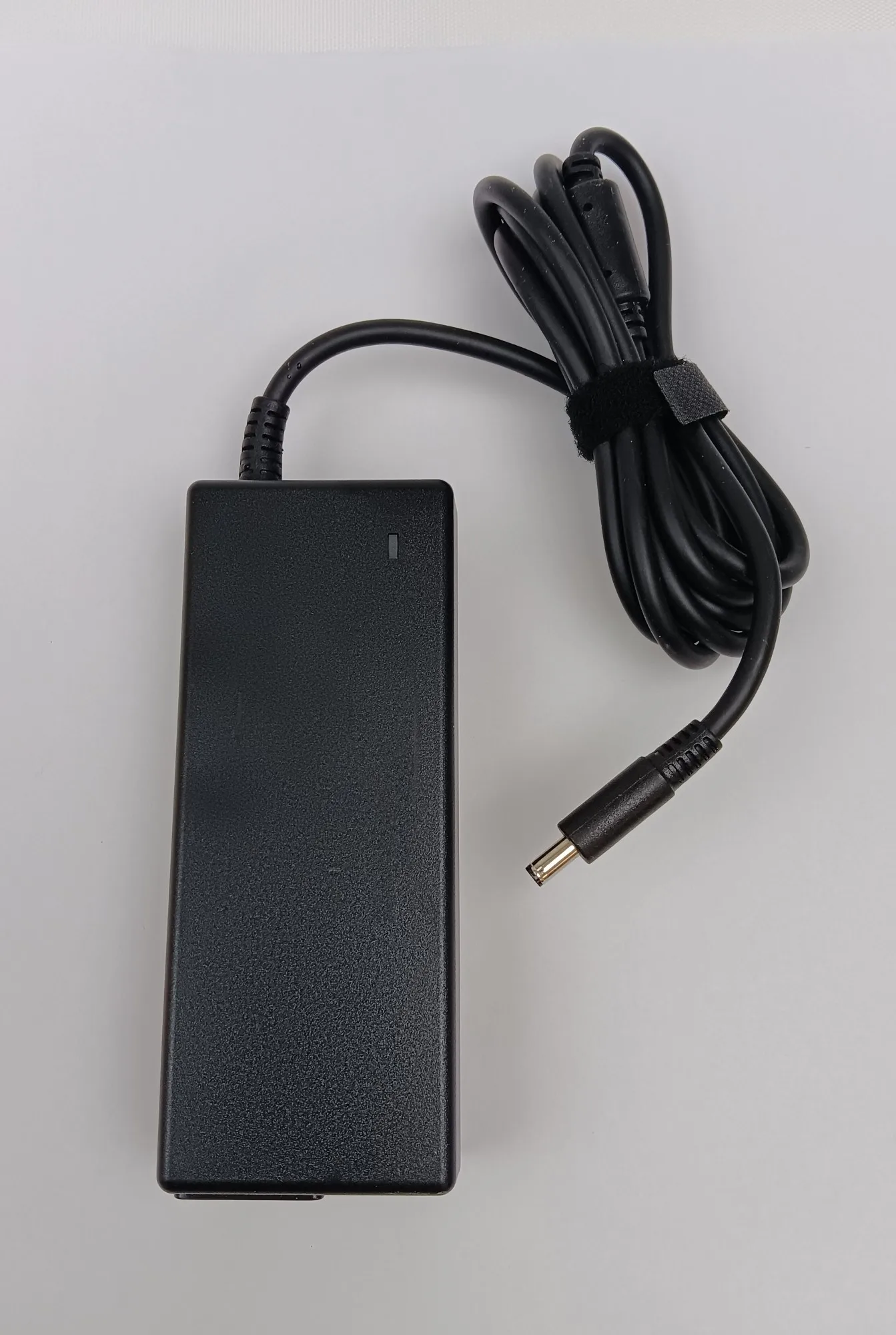 Dell 2MWVW (Chicony Power Technology HA90PM190) Адаптер переменного тока V4 90 Вт с наконечником ствола 45 миллиметров — черный — 195 Вольт —
Dell 2MWVW (Chicony Power Technology HA90PM190) Адаптер переменного тока V4 90 Вт с наконечником ствола 45 миллиметров — черный — 195 Вольт —