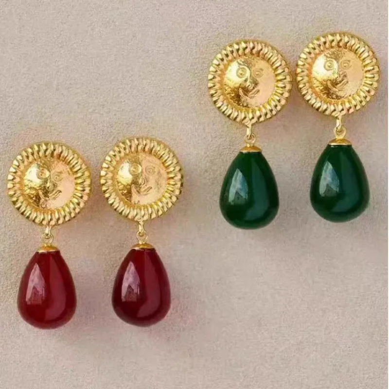 Niche High-end Earrings Women's Retro Light Luxury Stud Earrings Agate Water Drop Temperament Versatile Earrings
Niche High-end Earrings Women's Retro Light Luxury Stud Earrings Agate Water Drop Temperament Versatile Earrings