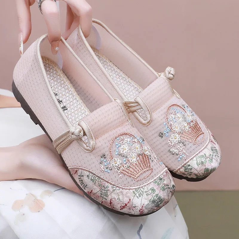 Summer Breathable New Chinese Ethnic Style Embroidered Shoes Mesh One Pedal Women Shoes
Summer Breathable New Chinese Ethnic Style Embroidered Shoes Mesh One Pedal Women Shoes