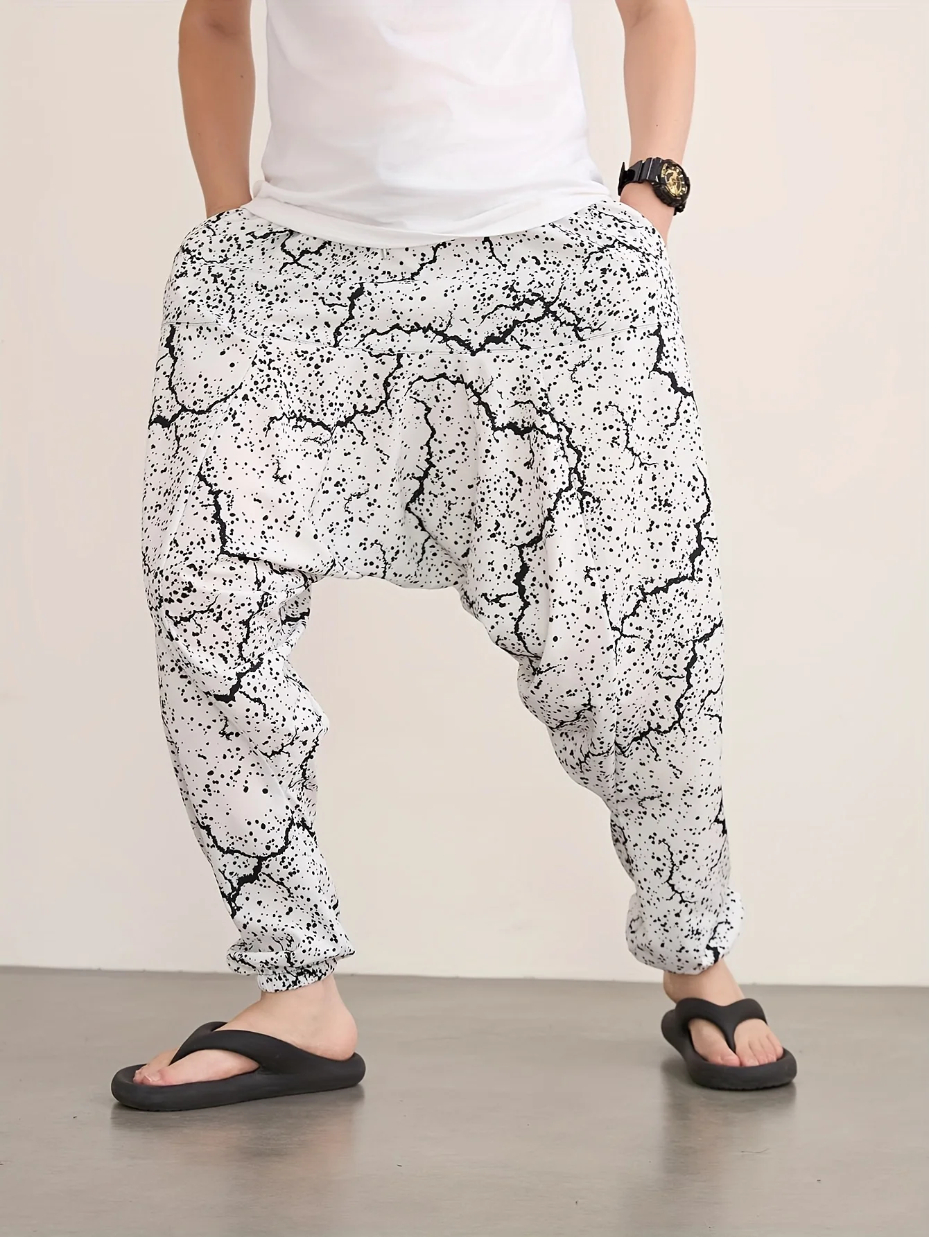 Men's casual black and white marble printed harem pants - lightweight and suitable for spring and summer beach wear, beach pants
Men's casual black and white marble printed harem pants - lightweight and suitable for spring and summer beach wear, beach pants