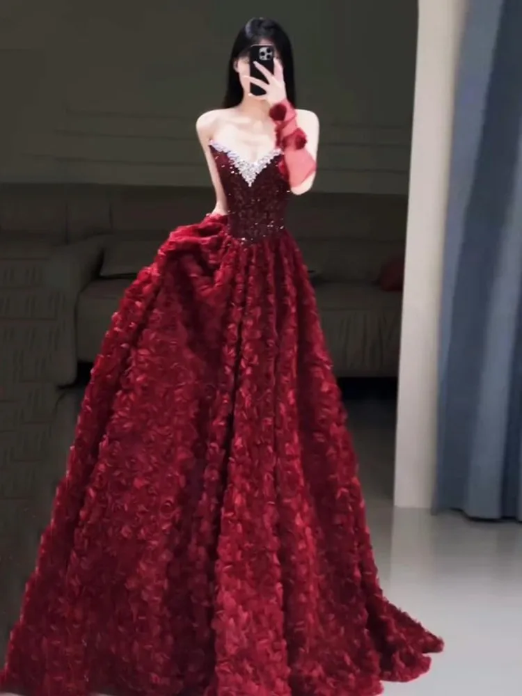 Wine red strapless heavy petal light luxury welcome bed toasting dress
Wine red strapless heavy petal light luxury welcome bed toasting dress