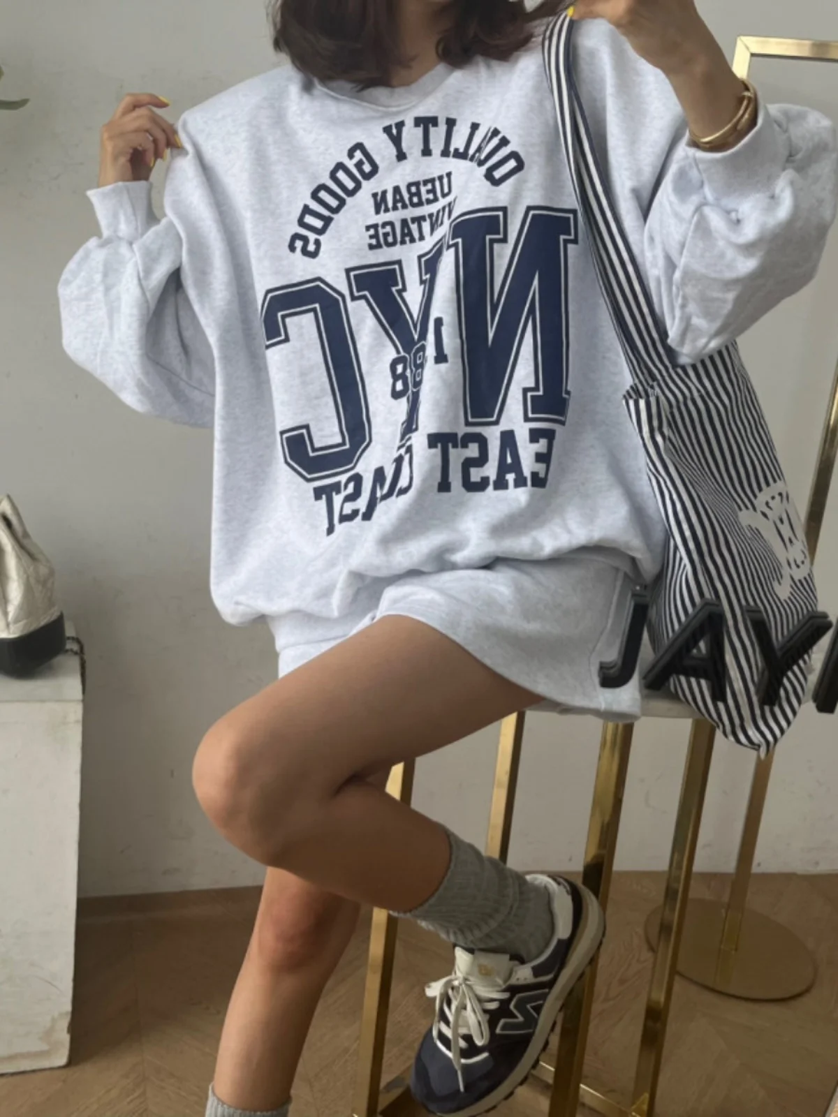 Women's Loose Lazy Slimming Batwing Sve Letter Print Hoodie with Dstring High Waist ort Pants Faion Set Cotton Mate...
Women's Loose Lazy Slimming Batwing Sve Letter Print Hoodie with Dstring High Waist ort Pants Faion Set Cotton Mate...